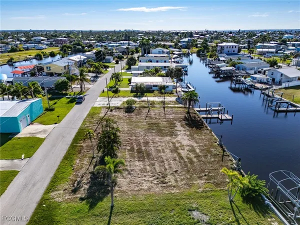 $279,000 | 3875 Royal Palm Drive, St. James City, FL 33956