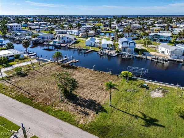 $279,000 | 3875 Royal Palm Drive, St. James City, FL 33956