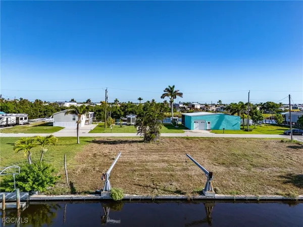 $279,000 | 3875 Royal Palm Drive, St. James City, FL 33956