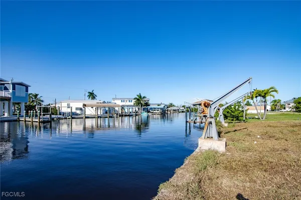 $279,000 | 3875 Royal Palm Drive, St. James City, FL 33956
