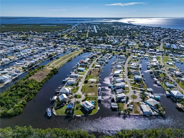 $279,000 | 3875 Royal Palm Drive, St. James City, FL 33956