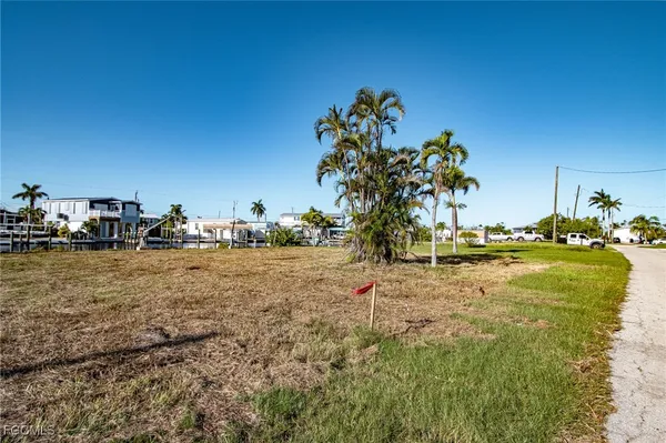 $279,000 | 3875 Royal Palm Drive, St. James City, FL 33956