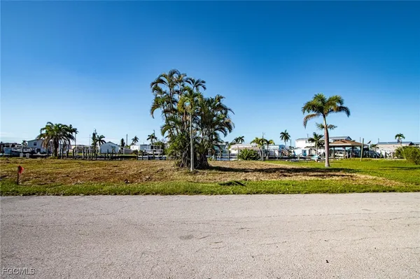 $279,000 | 3875 Royal Palm Drive, St. James City, FL 33956