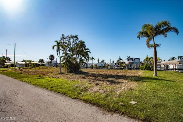 $279,000 | 3875 Royal Palm Drive, St. James City, FL 33956