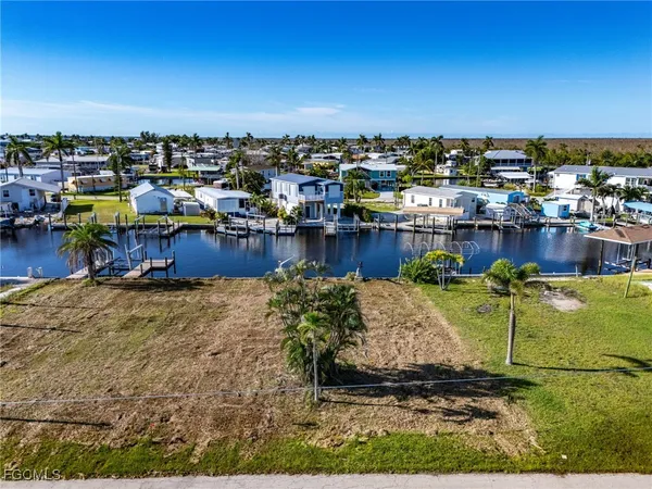 $279,000 | 3875 Royal Palm Drive, St. James City, FL 33956