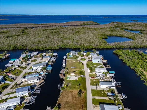 $279,000 | 3875 Royal Palm Drive, St. James City, FL 33956