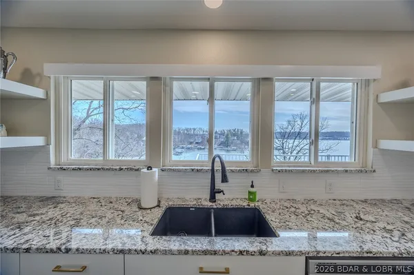 $849,900 | 41 Island View Road, Eldon, MO 65026