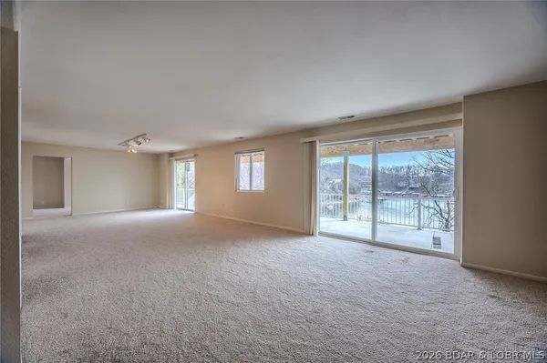 $849,900 | 41 Island View Road, Eldon, MO 65026