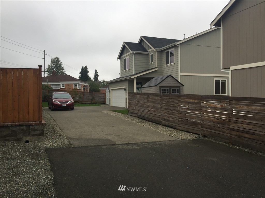 513 South 20th Street Renton, WA 98055 - Photo 10 of 11