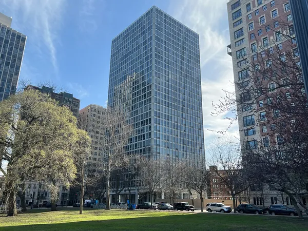$190,000 | 2400 North Lakeview Avenue, Unit 402, Chicago, IL 60614
