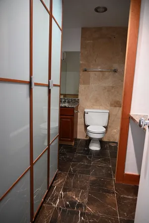 $190,000 | 2400 North Lakeview Avenue, Unit 402, Chicago, IL 60614