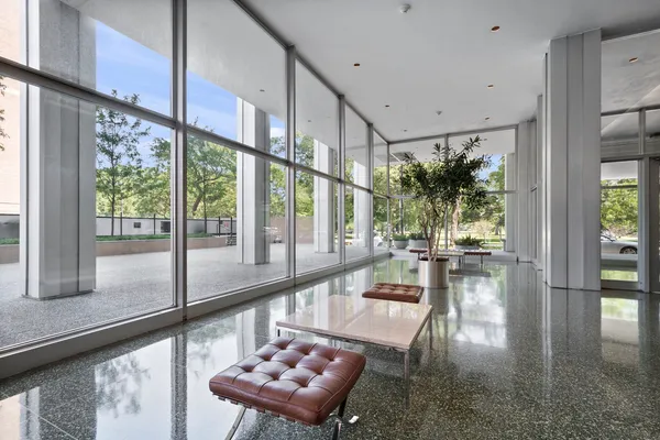 $190,000 | 2400 North Lakeview Avenue, Unit 402, Chicago, IL 60614