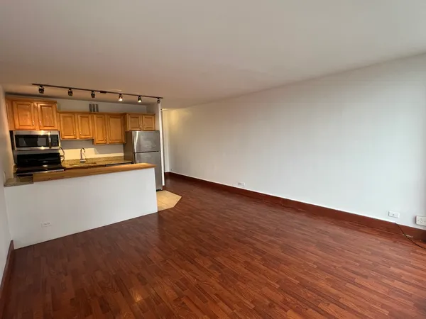 $190,000 | 2400 North Lakeview Avenue, Unit 402, Chicago, IL 60614