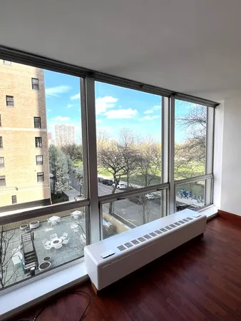 $190,000 | 2400 North Lakeview Avenue, Unit 402, Chicago, IL 60614