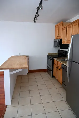 $190,000 | 2400 North Lakeview Avenue, Unit 402, Chicago, IL 60614