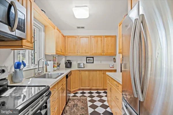 $824,900 | 4001 Franconia Road, Alexandria, VA 22310