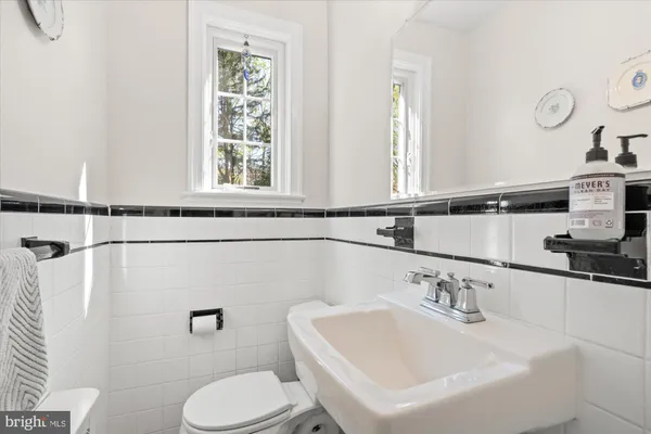 $824,900 | 4001 Franconia Road, Alexandria, VA 22310