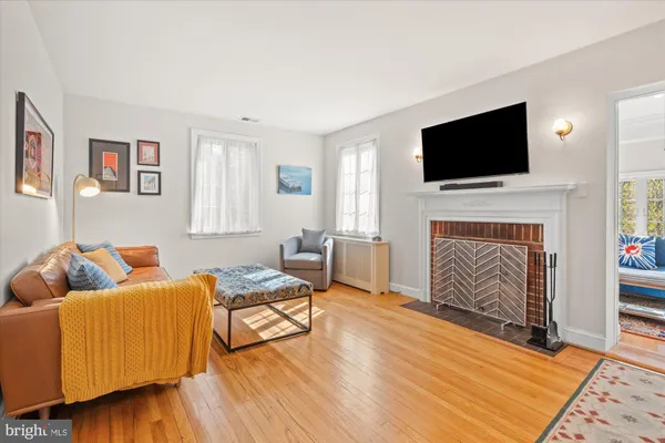 $824,900 | 4001 Franconia Road, Alexandria, VA 22310