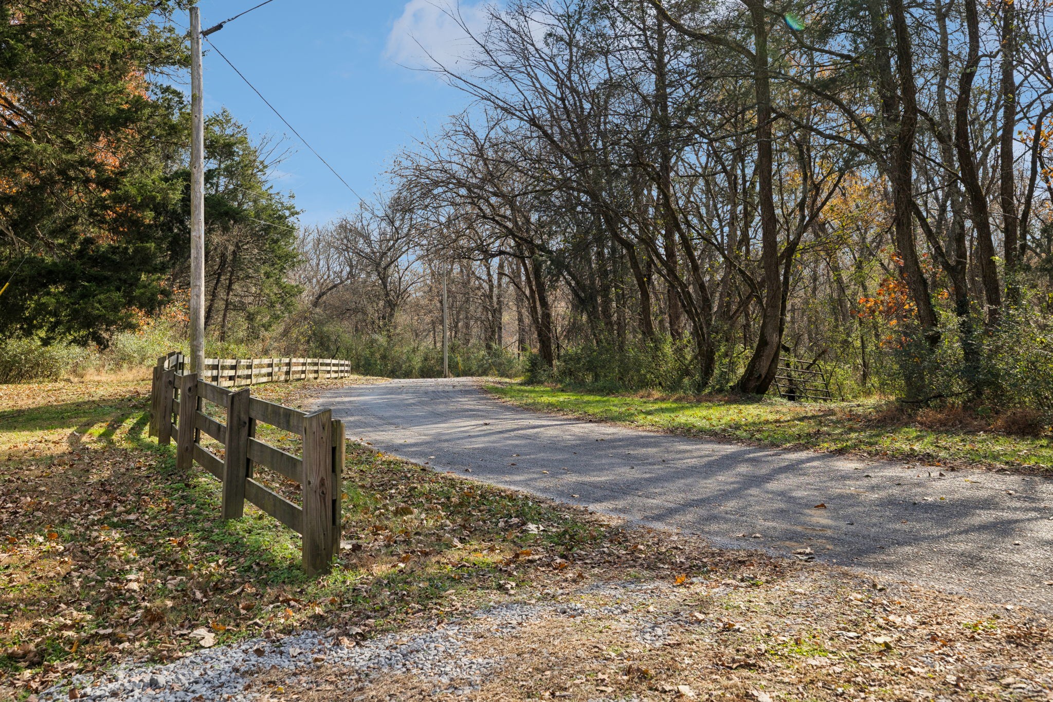 1560 River Road Chapel Hill, TN 37034 - Photo 16 of 80 a view of a yard with wooden fence