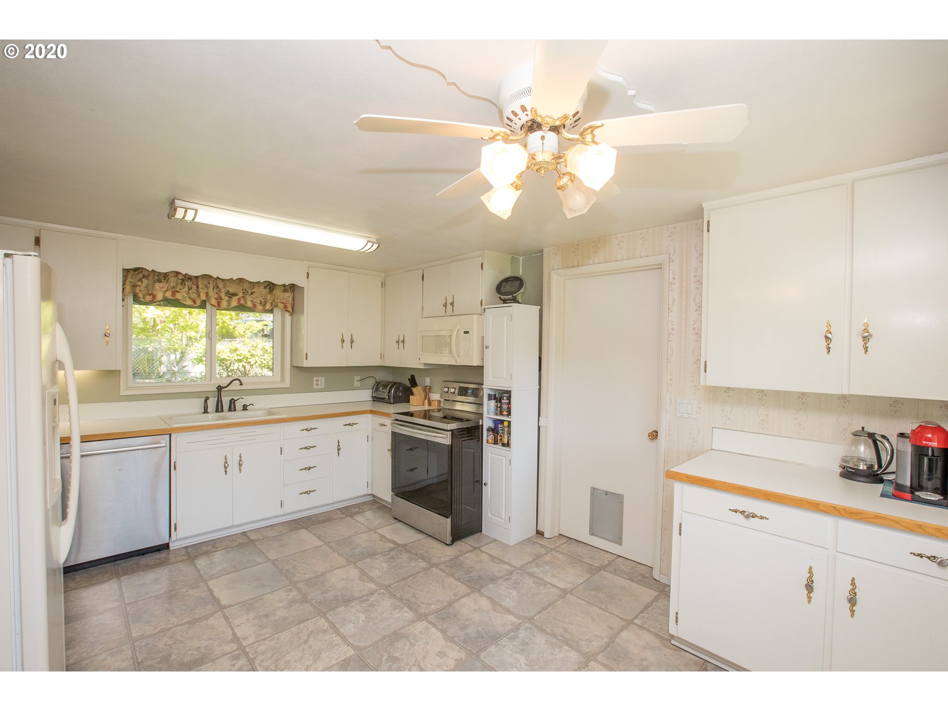 3225 Raleighwood Avenue Springfield, OR 97477 - Photo 8 of 32