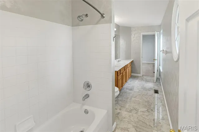 $469,500 | 1145 Stonewolf Trail, Fairview Heights, IL 62208