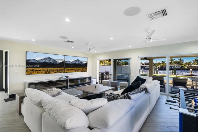 $8,500 | 517 South Riverside Drive, Pompano Beach, FL 33062