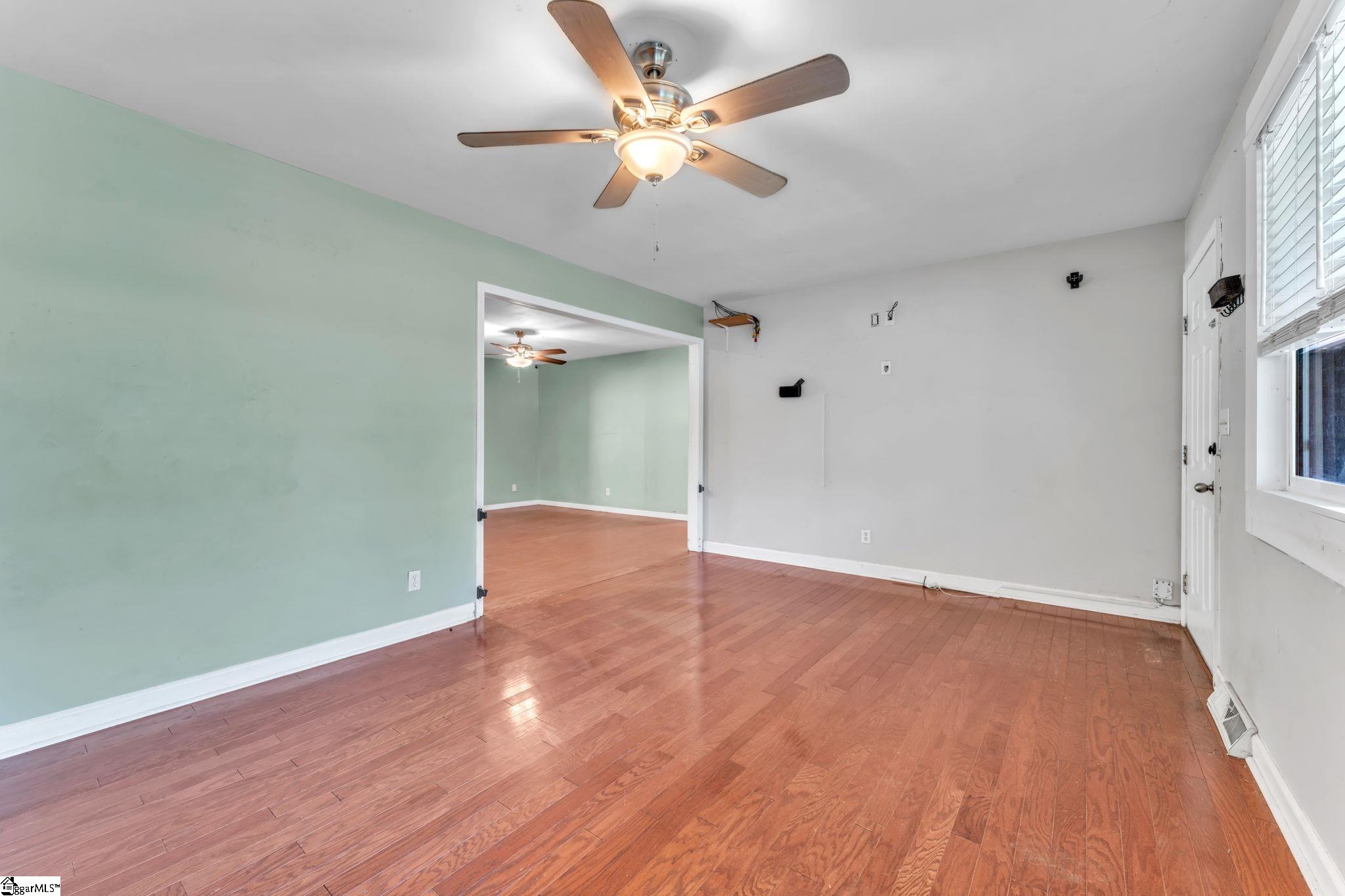 2601 East Lee Road Taylors, SC 29687 - Photo 3 of 33 Gallery Image 3