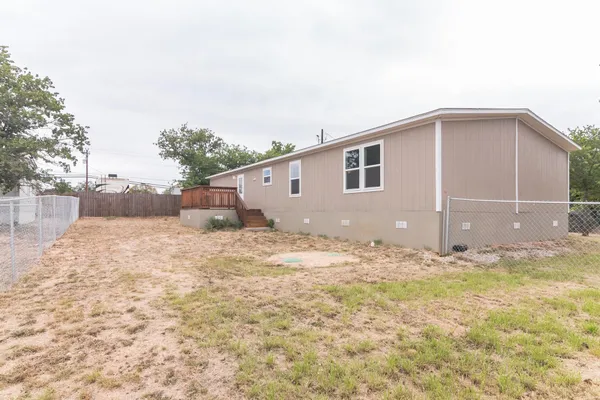 $1,650 | 104 East Castleshoals Drive, Granite Shoals, TX 78654
