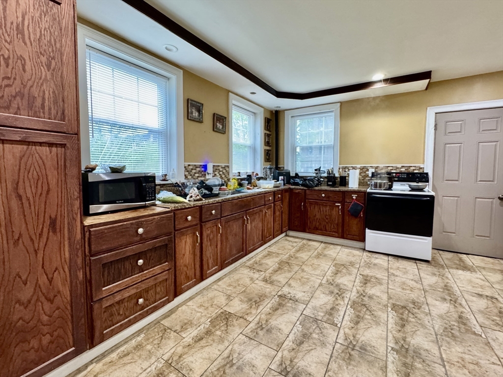 54 Ridgewood Place Springfield, MA 01105 - Photo 5 of 10