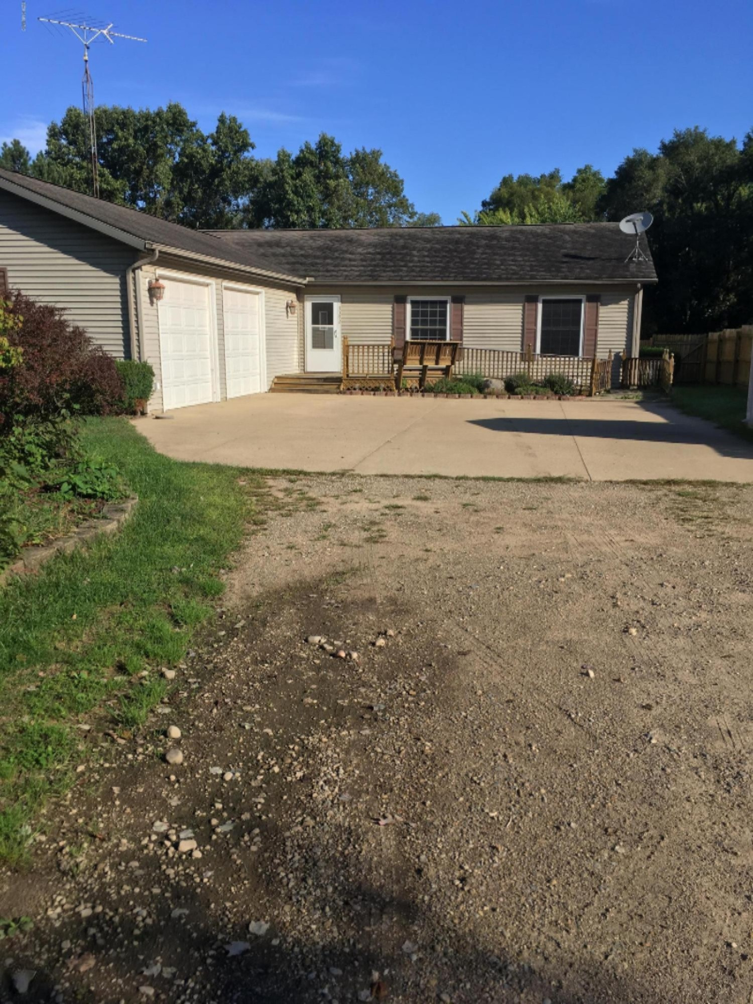 3392 Riverside Road Benton Harbor, MI 49022 - Photo 3 of 15 IMG_1369