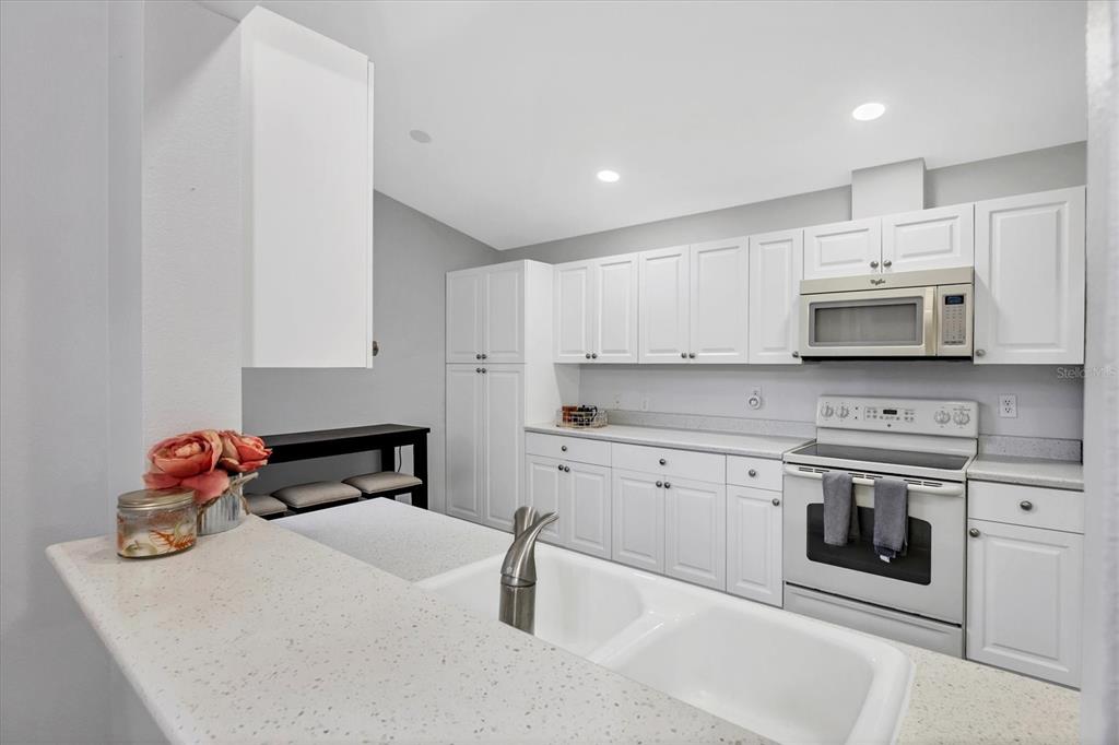 4738 Raintree St Circle East Bradenton, FL 34203 - Photo 9 of 46