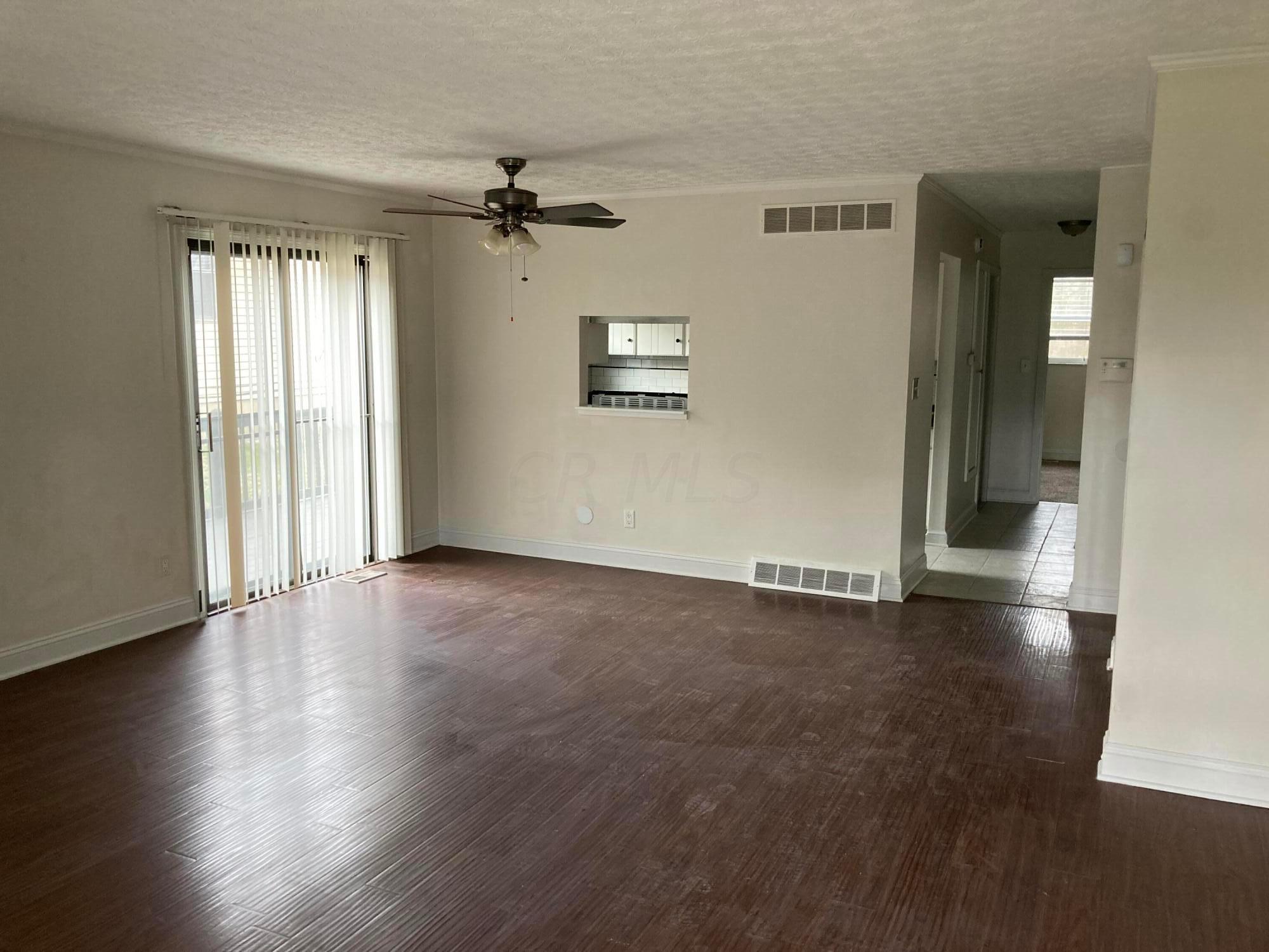 834 Linworth Road East, Unit 834 Columbus, OH 43235 - Photo 7 of 34 IMG_9737