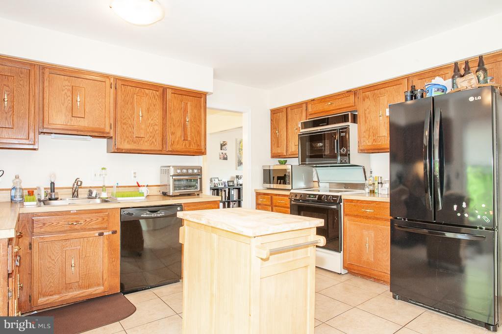 7010 Maple Tree Lane Springfield, VA 22152 - Photo 15 of 29 Kitchen