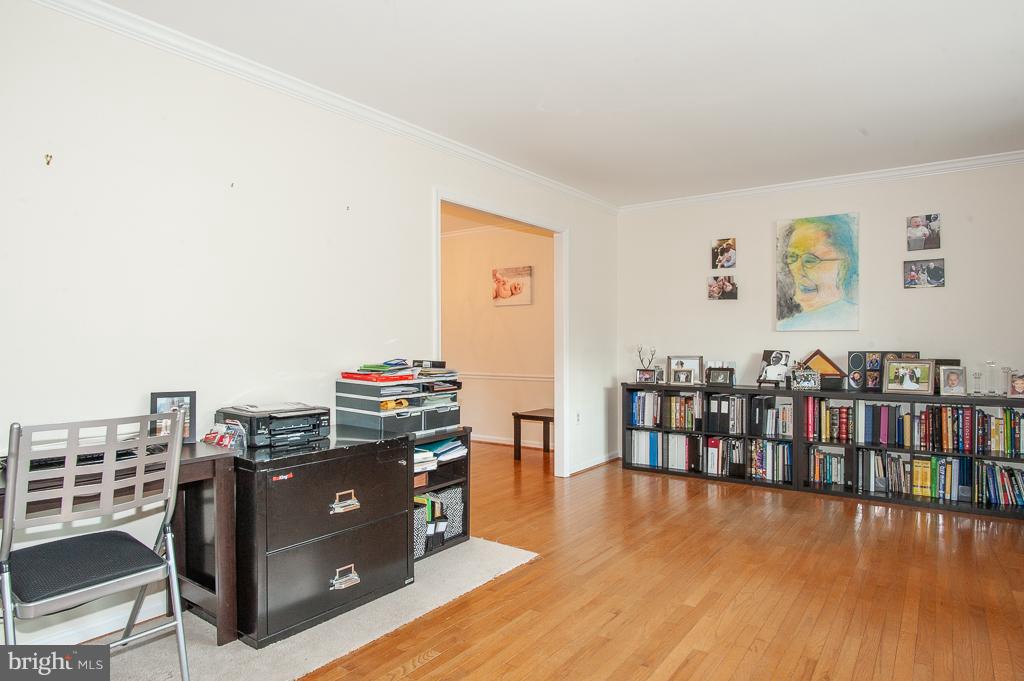 7010 Maple Tree Lane Springfield, VA 22152 - Photo 4 of 29 Living Room
