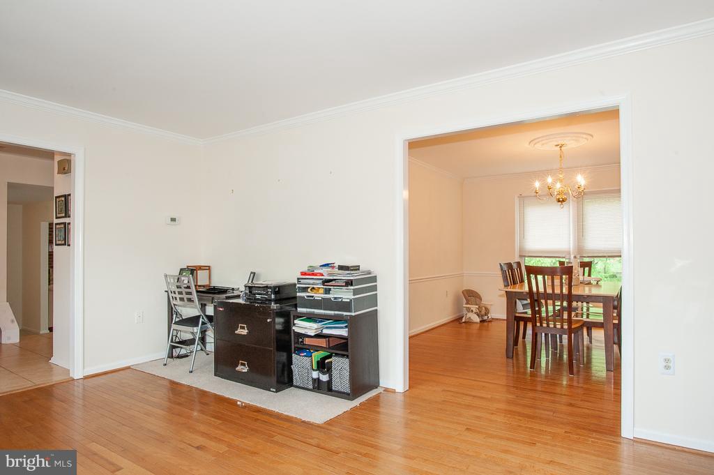 7010 Maple Tree Lane Springfield, VA 22152 - Photo 9 of 29 Living Room