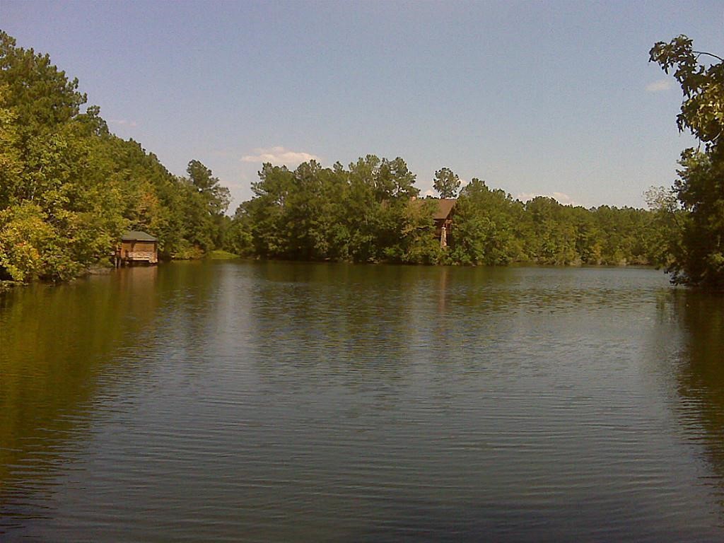 37 Robin Hood Cleveland, TX 77327 - Photo 5 of 20 a view of an ocean with a mountain view