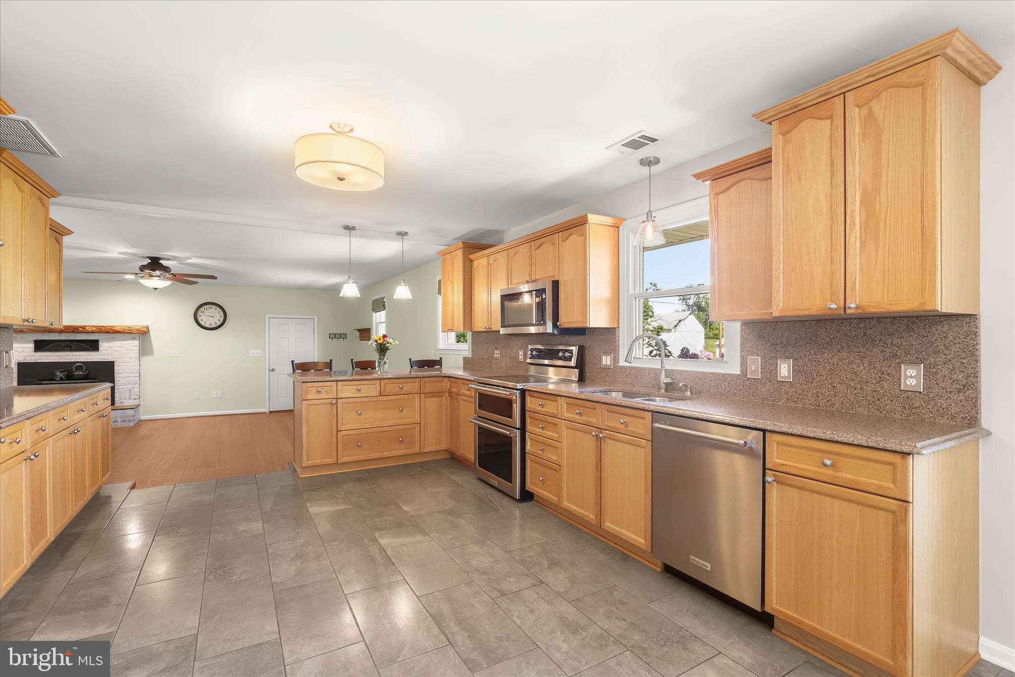 2616 Quebec School Road Middletown, MD 21769 - Photo 20 of 133 Granite Countertops and Backsplash