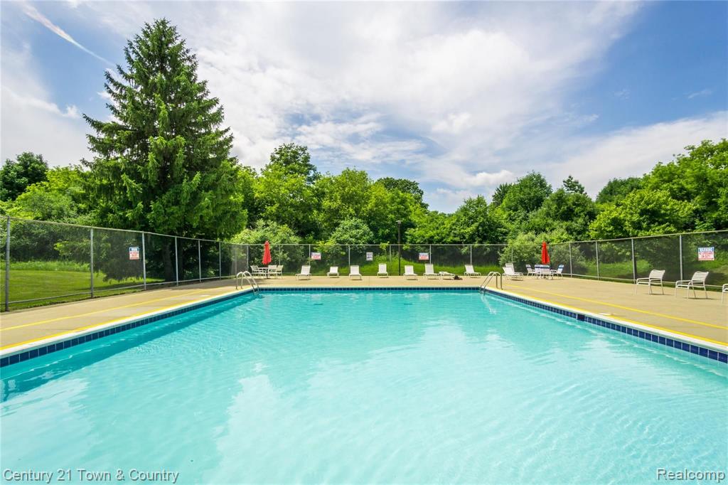 910 Little Hill Court Rochester Hills, MI 48307 - Photo 29 of 31