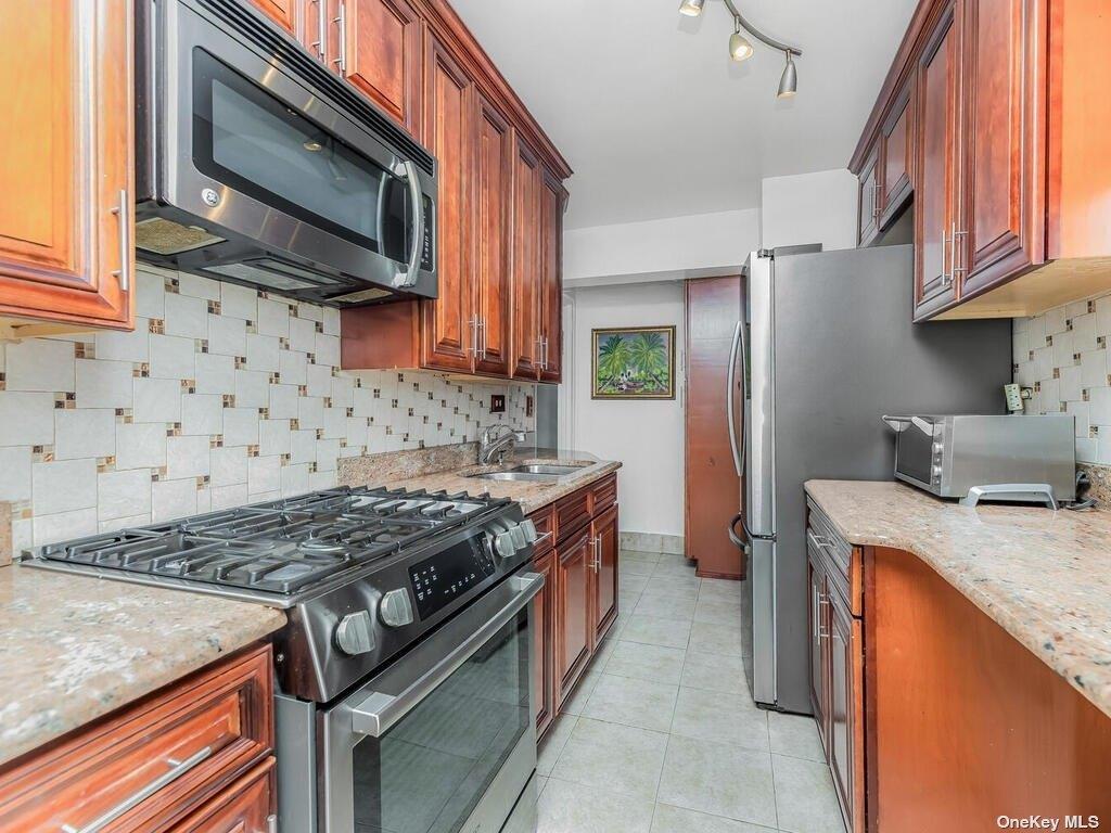 2835 Webb Avenue, Unit 7E Bronx, NY 10468 - Photo 15 of 24 a kitchen that has a sink and a stove