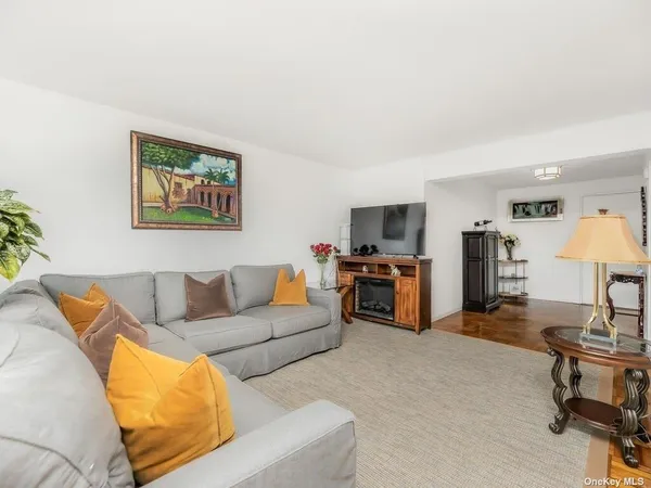 $255,000 | 2835 Webb Avenue, Unit 7E | Kingsbridge Heights