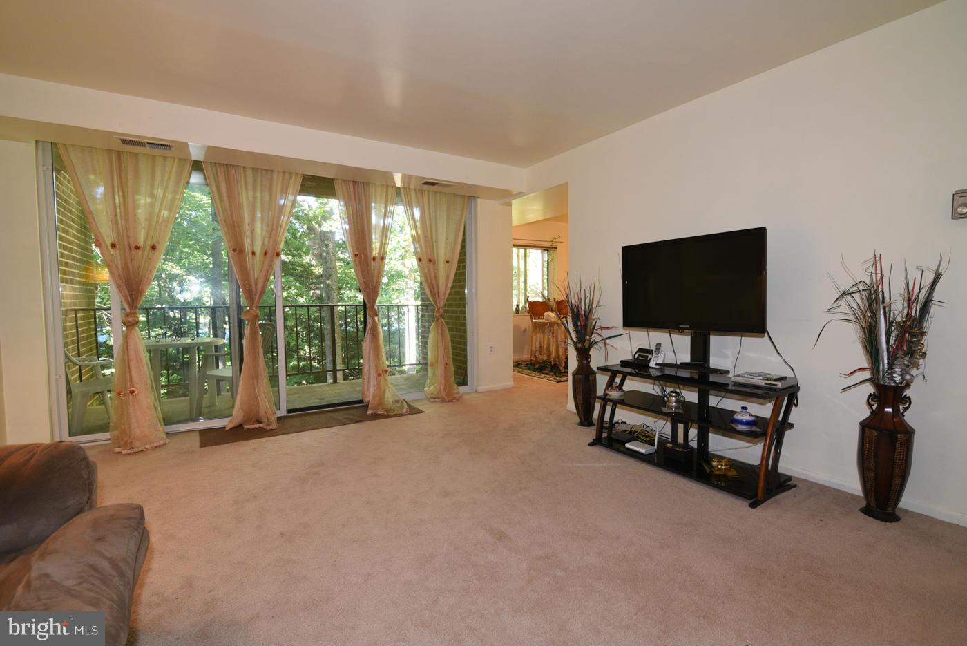1520 Northgate Square, Unit 11B Reston, VA 20190 - Photo 11 of 29 Living Room
