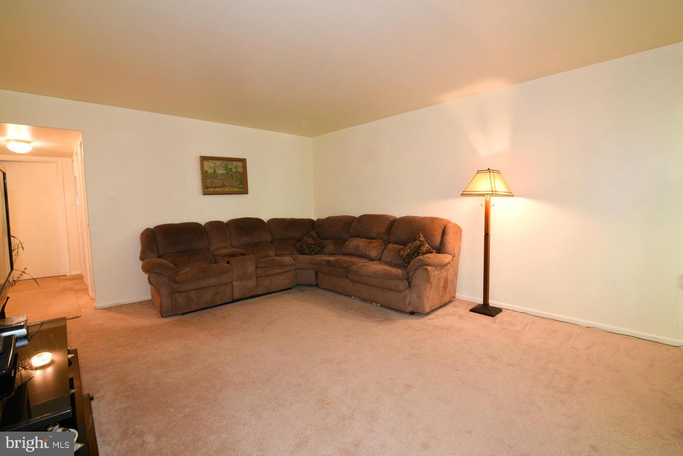 1520 Northgate Square, Unit 11B Reston, VA 20190 - Photo 9 of 29 Living Room