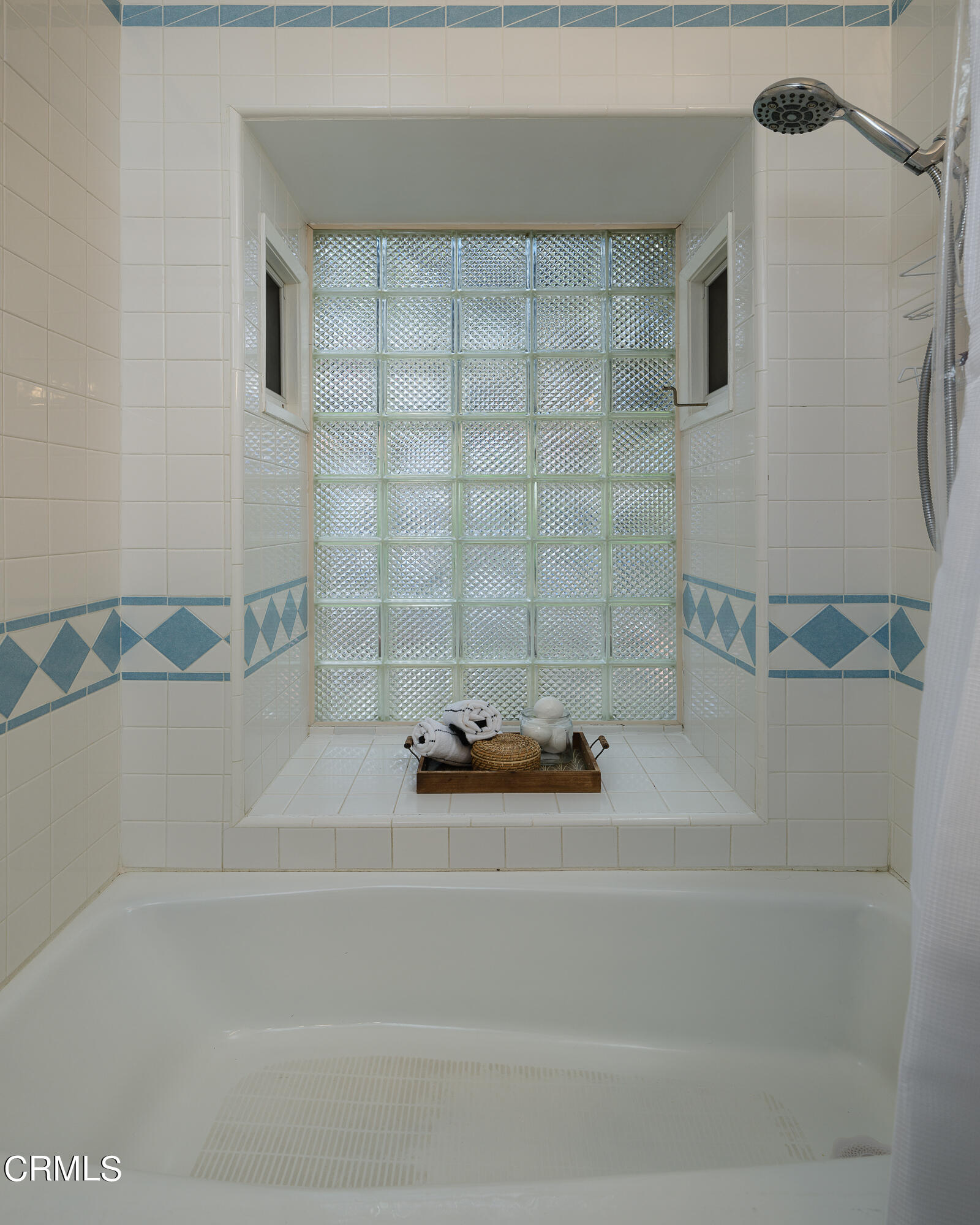 6245 Gyral Drive Tujunga, CA 91042 - Photo 16 of 29 NPW_6245Gyral_030_FLEXMLS