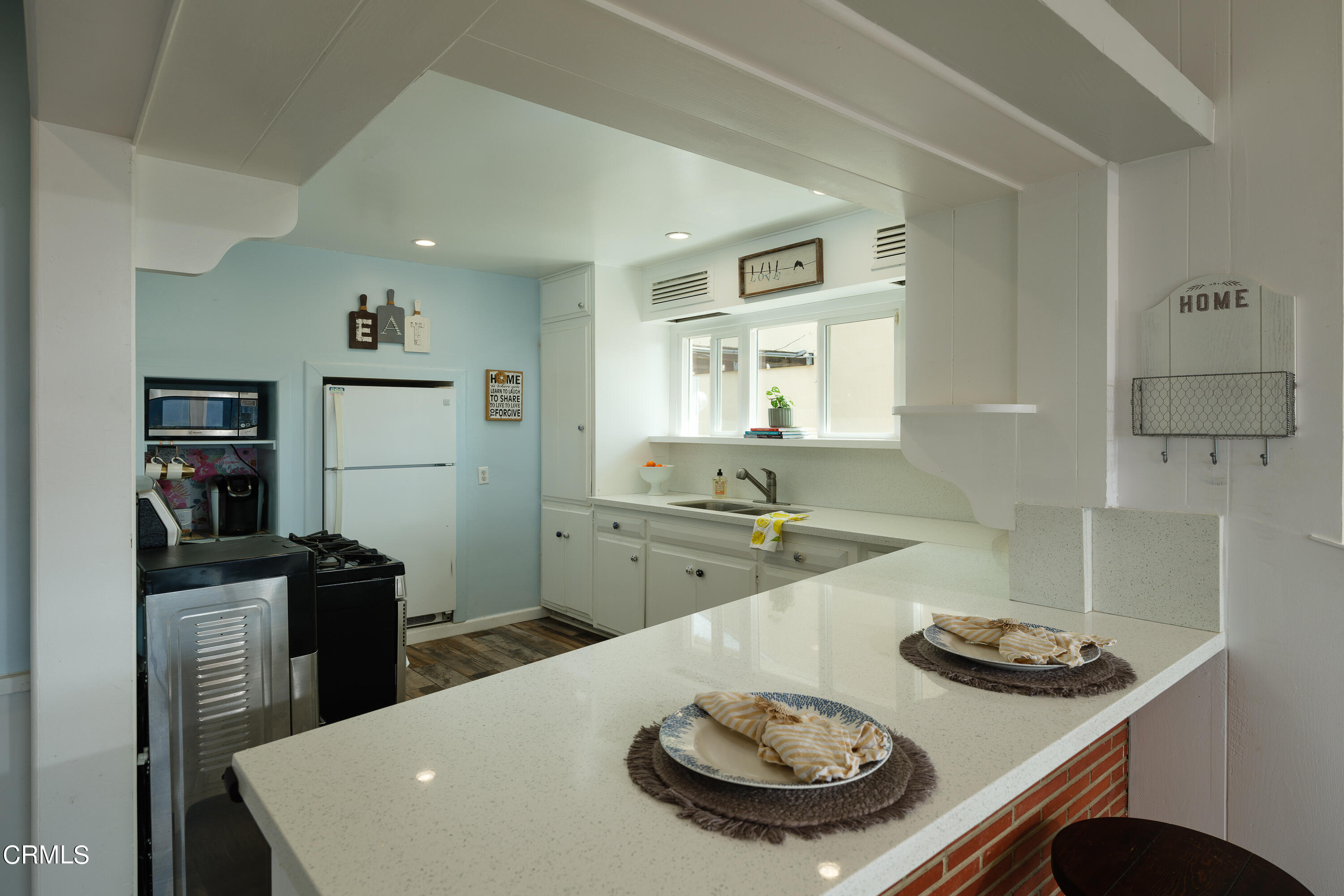 6245 Gyral Drive Tujunga, CA 91042 - Photo 7 of 29 NPW_6245Gyral_022_FLEXMLS