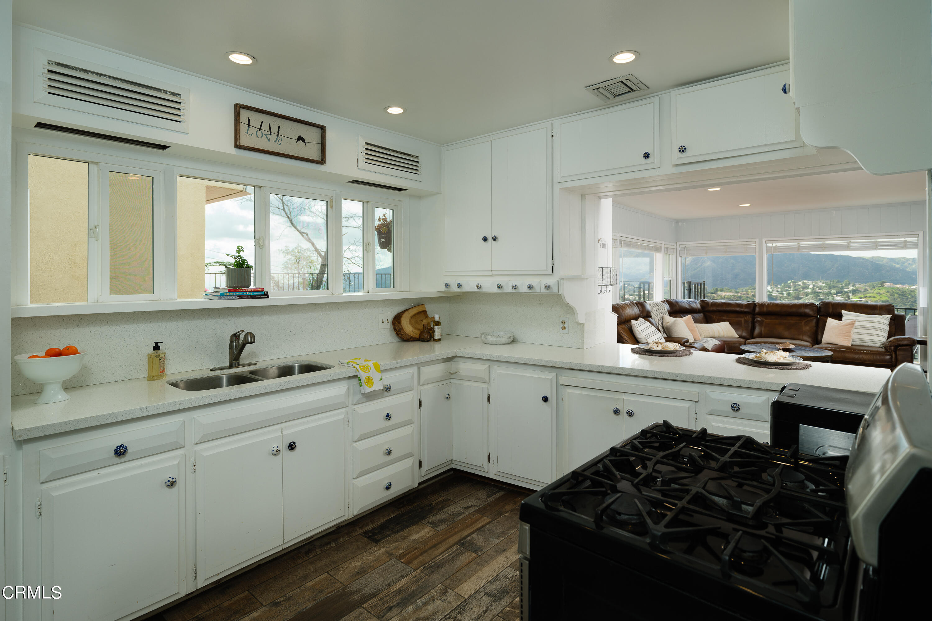 6245 Gyral Drive Tujunga, CA 91042 - Photo 8 of 29 NPW_6245Gyral_023_FLEXMLS