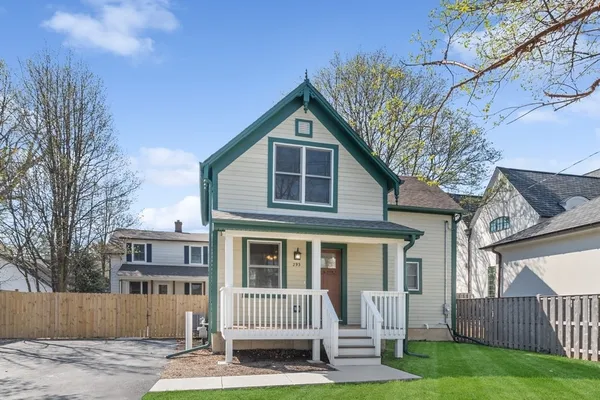 $3,500 | 293 Scott Street, Lake Forest, IL 60045
