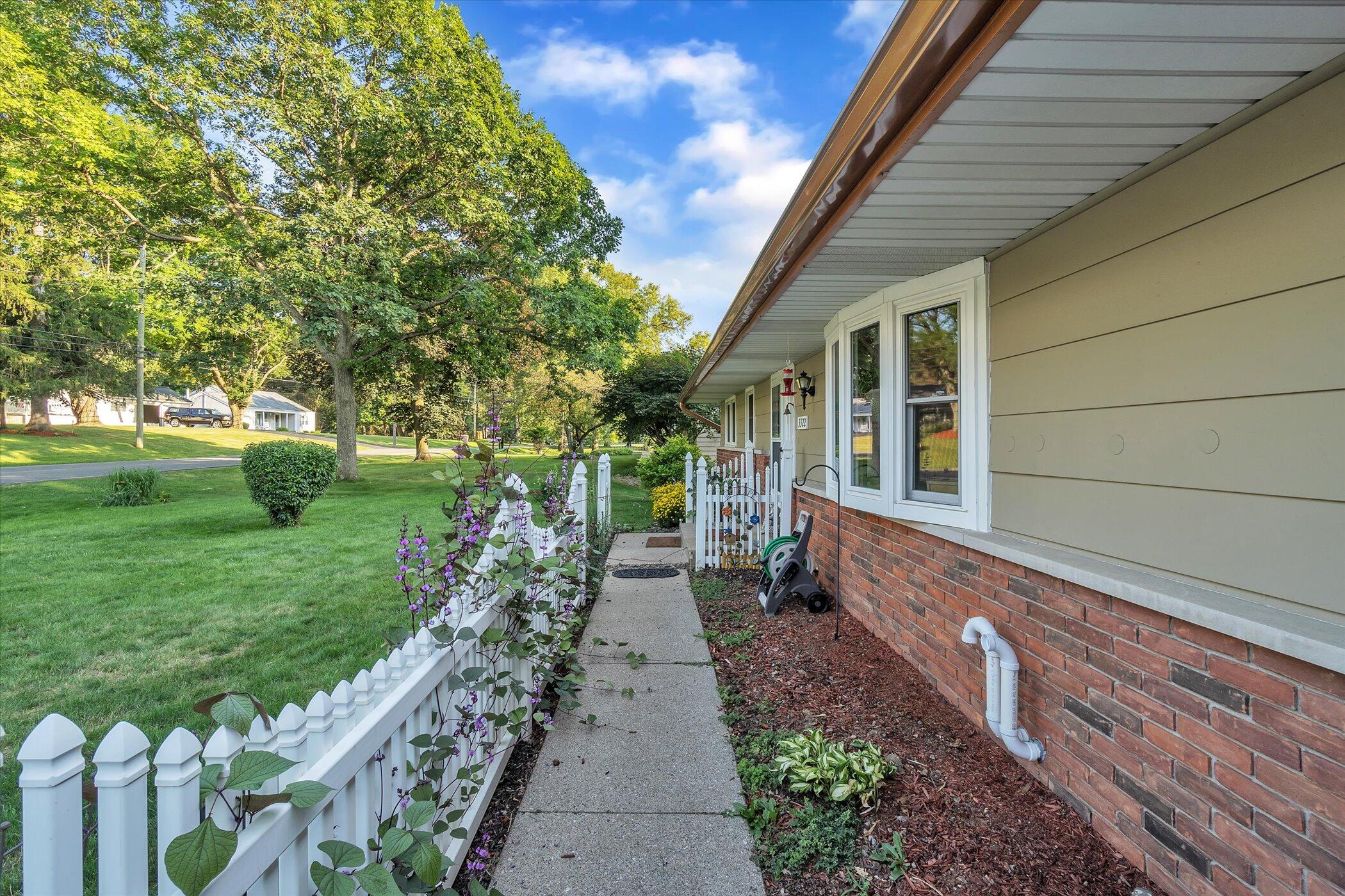 3322 Reynolds Road Jackson, MI 49201 - Photo 9 of 49 42-3322-Reynolds-Rd-WindowStill-Real-Est