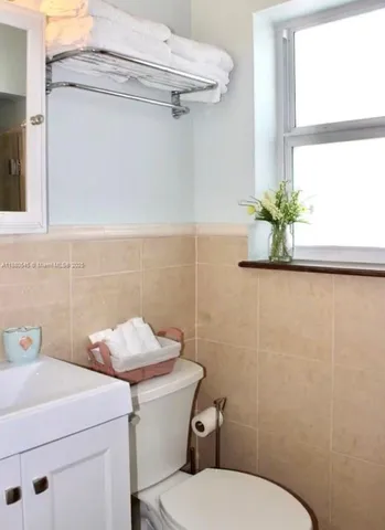 $2,900 | 316 Walnut Street, Unit 2, Hollywood, FL 33019