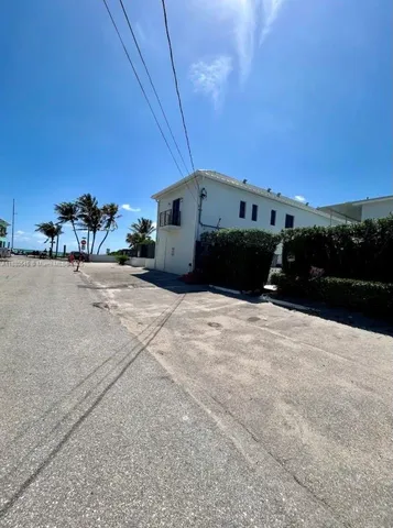 $2,900 | 316 Walnut Street, Unit 2, Hollywood, FL 33019