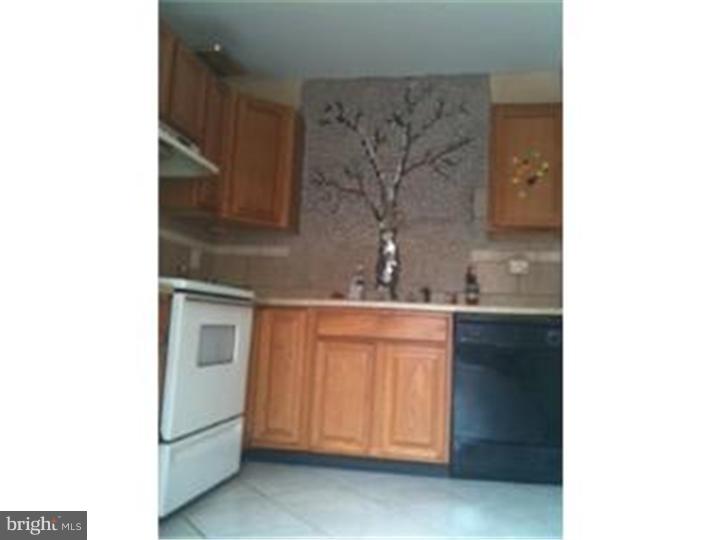 1435 Rothley Avenue Willow Grove, PA 19090 - Photo 3 of 10 Kitchen